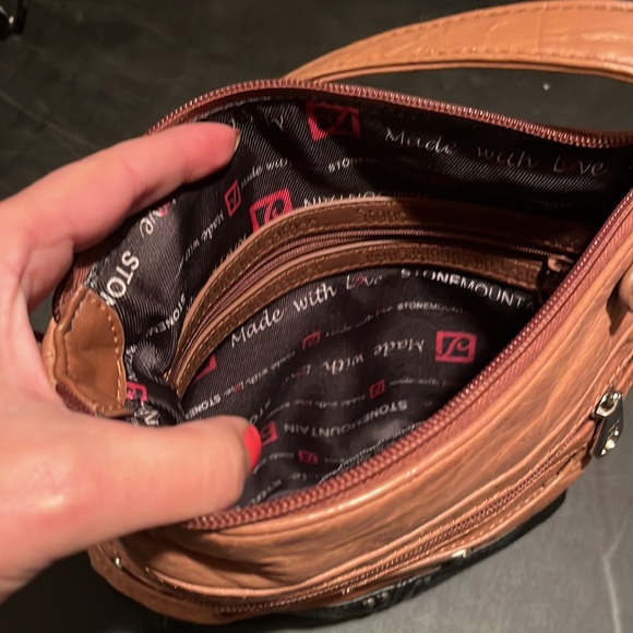 🌻 Stone Mountain crossbody bag. - Picture 4 of 5